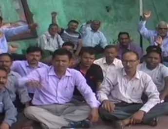 13 सूत्रीय मांगों को लेकर धरना प्रदर्शन, शासन पर अनदेखी का लगाया आरोप 2 Hello Uttarakhand News »