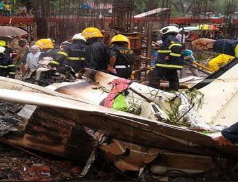 मुंबई के रिहायशी इलाके में गिरा बारह सीटर चार्टर्ड प्लेन, पांच की मौत 3 Hello Uttarakhand News »