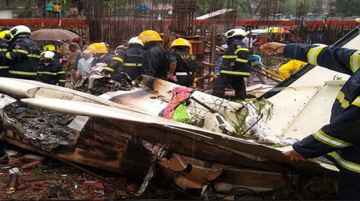 मुंबई के रिहायशी इलाके में गिरा बारह सीटर चार्टर्ड प्लेन, पांच की मौत 1 Hello Uttarakhand News »