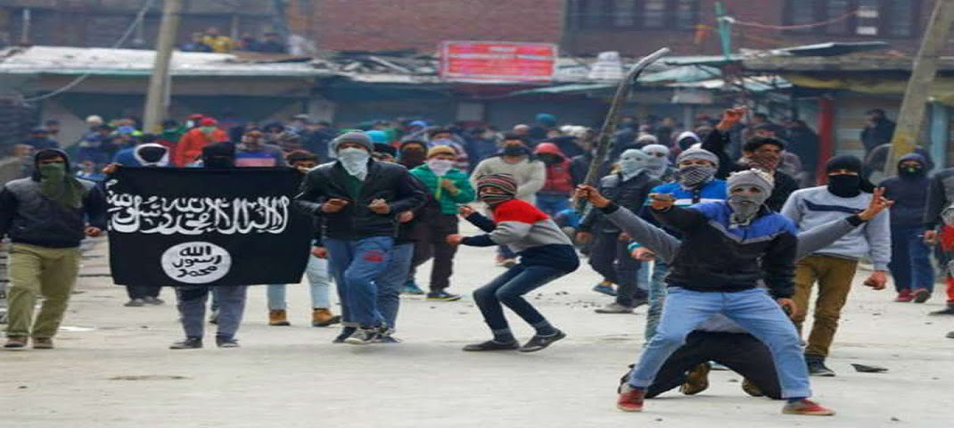 ईद के मौके पर पाकिस्तान की नापाक हरकत, सेना का एक जवान शहीद 2 Hello Uttarakhand News »