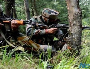 कुलगाम में आतंकियों और सेना के बीच मुठभेड़ जारी, सेना के दो जवान जख्‍मी 3 Hello Uttarakhand News »