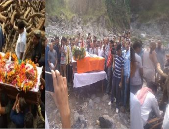 शहीद योगेश परगाईं को दी गई अंतिम विदाई, उमड़ पड़ा लोगों का हुजूम 2 Hello Uttarakhand News &raquo;