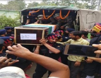 शहीद विकास का पार्थिव शरीर देख नम हुई हजारों आंखें, पूर्णानंद घाट पर होगा अंतिम संस्कार 2 Hello Uttarakhand News »