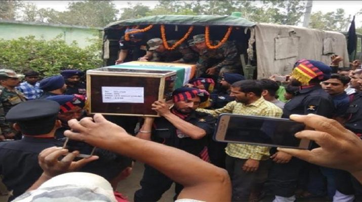 शहीद विकास का पार्थिव शरीर देख नम हुई हजारों आंखें, पूर्णानंद घाट पर होगा अंतिम संस्कार 1 शहीद विकास का पार्थिव शरीर देख नम हुई हजारों आंखें, पूर्णानंद घाट पर होगा अंतिम संस्कार 1 Hello Uttarakhand News »