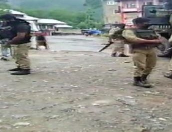 जम्मू कश्मीर में सीपीआरएफ के काफिले पर हमला, 2 जवान शहीद, 1 घायल 2 Hello Uttarakhand News »