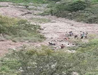 अनियंत्रित होकर 250 मीटर गहरी खाई में गिरी रोडवेज बस, हादसे में 10 की मौत, 13 घायल 4 Hello Uttarakhand News »