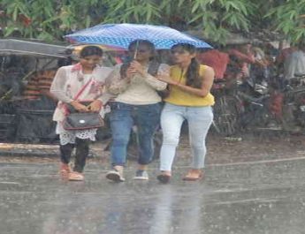 उत्तराखण्ड के इन जिलों में हो सकती है भारी बारिश, मौसम विभाग ने जारी किया अलर्ट 2 Hello Uttarakhand News »