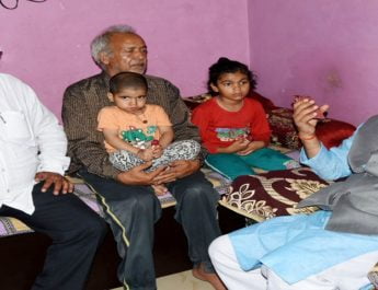 मुख्यमंत्री ने की शहीद मानवेन्द्र के परिवार से भेंट, एक आश्रित को मिलेगी नौकरी 5 Hello Uttarakhand News »