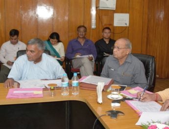 वीडियो कान्फ्रेंसिंग से सीएम ने नैनीताल जिले के सभी विधानसभा क्षेत्रों के विकास कार्यों की समीक्षा की 2 Hello Uttarakhand News »