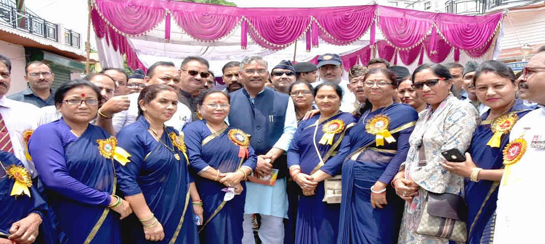 आमजन में सैनिकों के प्रति विशेष सम्मान, विश्वास एवं लगाव: मुख्यमंत्री 2 आमजन में सैनिकों के प्रति विशेष सम्मान, विश्वास एवं लगाव: मुख्यमंत्री 2 Hello Uttarakhand News »