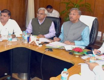 सीएम ने वीडियो कान्फ्रेंसिंग के जरिये की विधानसभा क्षेत्रों में विकास कार्यों समीक्षा... 5 Hello Uttarakhand News »