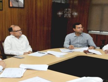 मुख्य सचिव ने जिलाधिकारियों को दिए पीएमजीएसवाई सड़कों के डीग्रेडेड फॉरेस्ट लैंड चिन्हित के निर्देश 3 Hello Uttarakhand News »