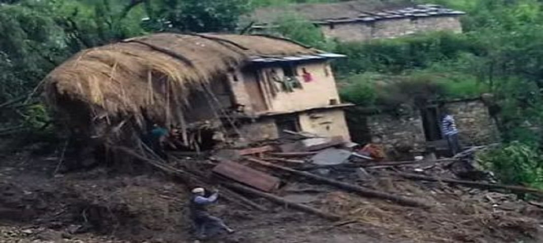 बादल फटने से मची भारी तबाही, कई मकान, मवेशी और गाड़ियां हुए क्षतिग्रस्त 2 Hello Uttarakhand News »