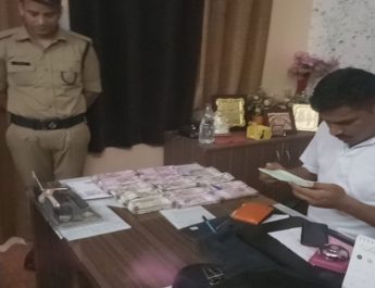 29 लाख की अवैध राशि के साथ दो युवक गिरफ्तार, मामले की जांच में जुटी पुलिस 4 Hello Uttarakhand News »
