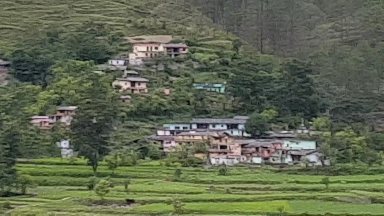आजादी के 70 सालों बाद आज भी ये गाँव सड़क की आस में, शासन-प्रशासन बेसुध 2 Hello Uttarakhand News »