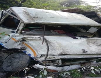 200 मीटर गहरी खाई में गिरा मैक्स वाहन, हादसे में दो लोग घायल 3 Hello Uttarakhand News »