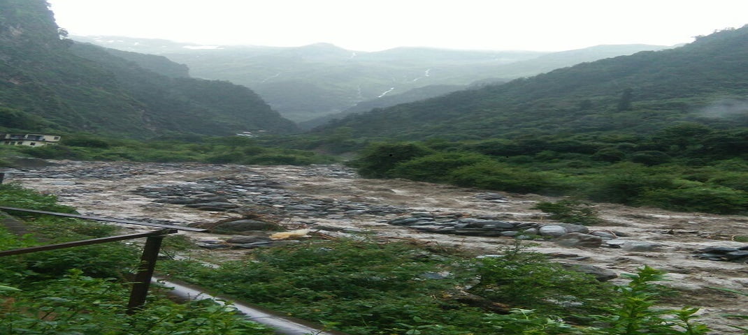 यमुनोत्री में बादल फटने से कई दुकानें और पुल बहे, केदारनाथ हाईवे बंद... 2 यमुनोत्री में बादल फटने से कई दुकानें और पुल बहे, केदारनाथ हाईवे बंद... 2 Hello Uttarakhand News »