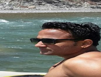 महिला ने इस तरह की जान देने की कोशिश, पुलिस के सिपाही ने बचाई महिला की जान... 4 Hello Uttarakhand News »