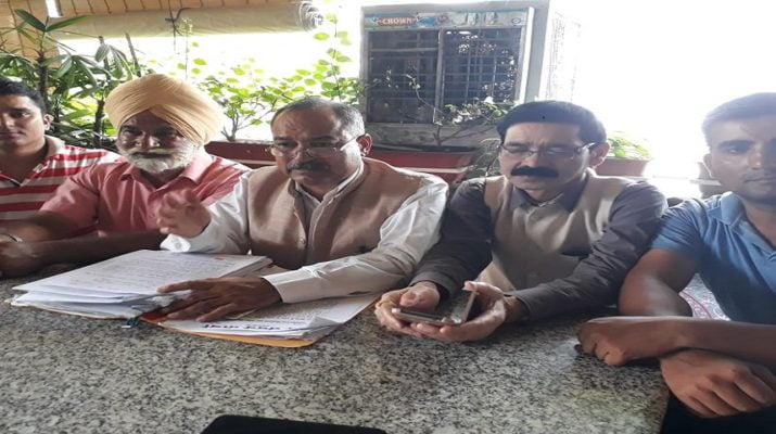 जीएमवीएन के पूर्व उपाध्यक्ष ने सीएम पर लगाये गम्भीर आरोप... 1 जीएमवीएन के पूर्व उपाध्यक्ष ने सीएम पर लगाये गम्भीर आरोप... 1 Hello Uttarakhand News »