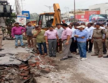 हाईकोर्ट के आदेश पर एक्शन में प्रशासन, दून में 67 अवैध अतिक्रमणों को किया गया ध्वस्त 2 Hello Uttarakhand News »