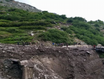 चमोली में फिर बरपा बारिश का कहर, बादल फटने से पांच लोग दबे 2 Hello Uttarakhand News »