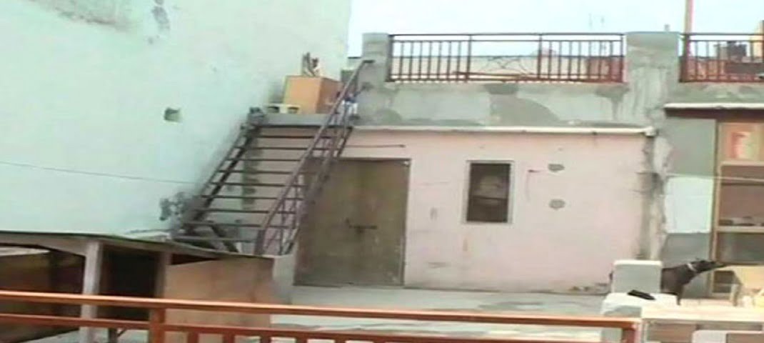 दिल्ली के बुराड़ी में एक ही घर में मिले 11 शव, इलाके में फैली सनसनी... 2 Hello Uttarakhand News »