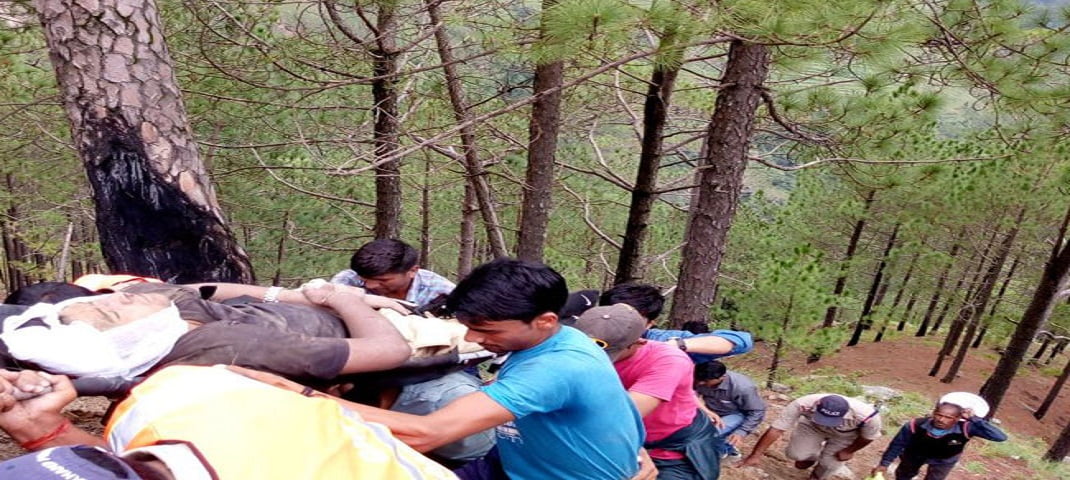 गहरी खाई में गिरी बोलेरो, 4 लोगों की मौत, 5 घायल... 2 गहरी खाई में गिरी बोलेरो, 4 लोगों की मौत, 5 घायल... 2 Hello Uttarakhand News »