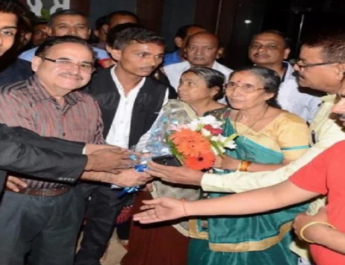 हल्द्वानी पहुंचीं पीएम मोदी की पत्नी जशोदा बेन, हफ्ते भर के भ्रमण पर रहेंगी 3 Hello Uttarakhand News »