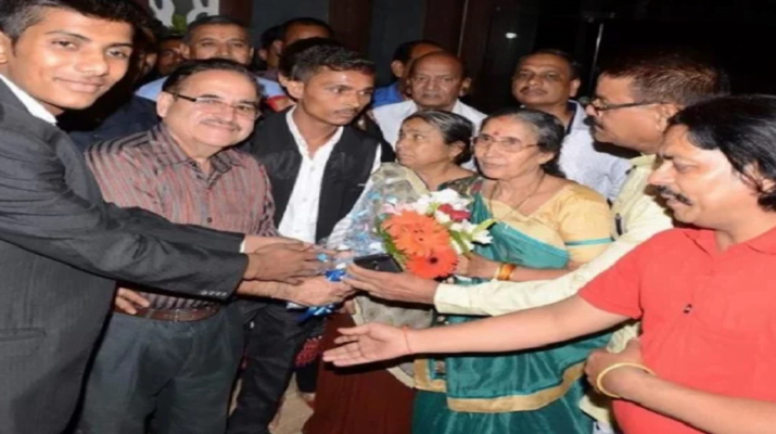 हल्द्वानी पहुंचीं पीएम मोदी की पत्नी जशोदा बेन, हफ्ते भर के भ्रमण पर रहेंगी 1 Hello Uttarakhand News »