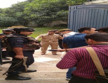 जम्मू-कश्मीर के पूर्व सीएम के घर घुसा घुसपैठिया 2 Hello Uttarakhand News »