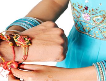 देशभर में धूम-धाम से मनाया जा रहा रक्षा बंधन का त्योहार 4 Hindi News Bharat &raquo;