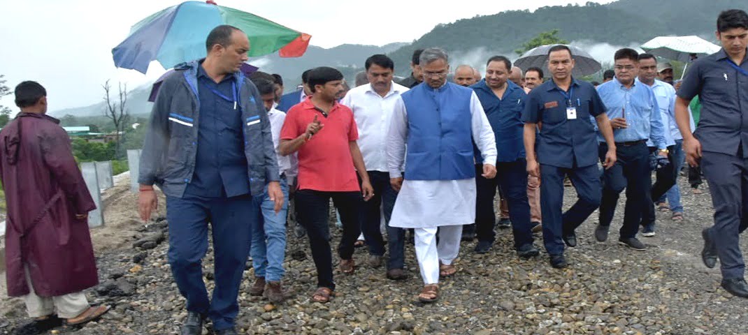 सीएम ने लोनिवि के अधिकारियों को लगाई कड़ी फटकार, जांच के दिए गये आदेश 2 Hello Uttarakhand News »