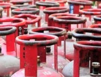 एक बार फिर महंगी हुई रसोई गैस, जानिये अब क्या होगी कीमत... 3 Hello Uttarakhand News »