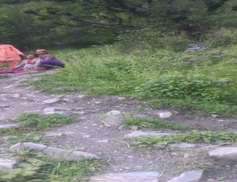 गर्भवती महिला को लेने फिर नहीं पंहुची 108 3 Hello Uttarakhand News »