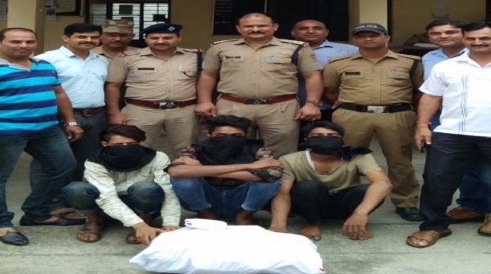 दुकान का शटर तोड़ लाखों का सामान उड़ाने वाले चोर चढ़े पुलिस के हत्थे.. 1 Hello Uttarakhand News »