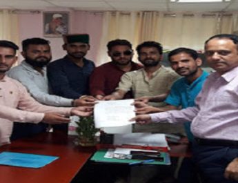 छात्र संगठन ने उठाया स्नातकोत्तर की कक्षाएं संचालित करने का मामला, सौंपा ज्ञापन 4 Hello Uttarakhand News »