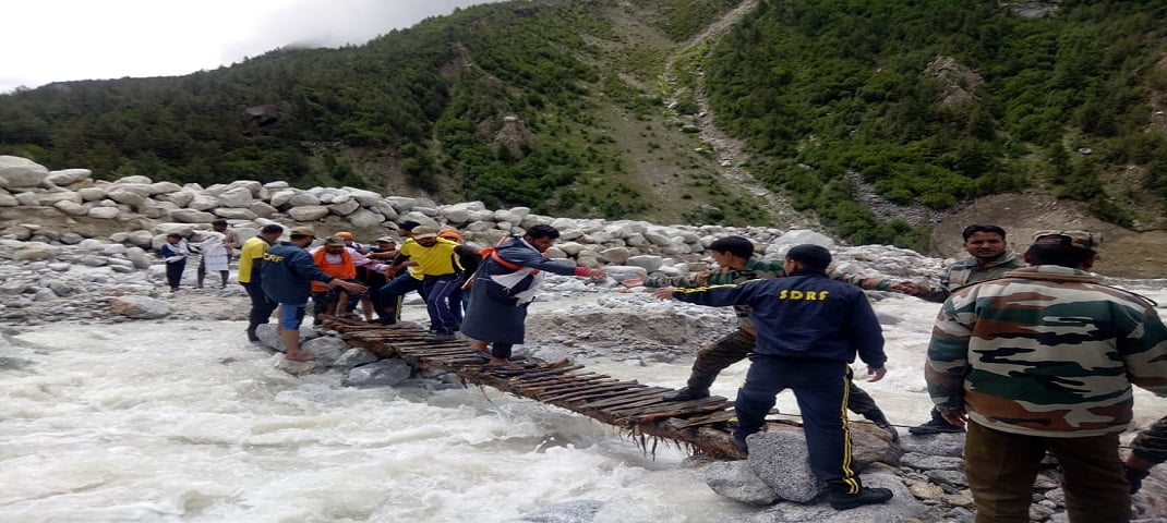 पुलिस और एसडीआरएफ की टीम ने बचाई 100 कांवड़ियों की जान 2 Hello Uttarakhand News »