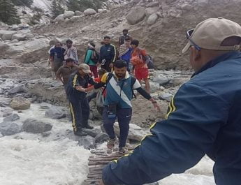 पुलिस और एसडीआरएफ की टीम ने बचाई 100 कांवड़ियों की जान 4 Hello Uttarakhand News »
