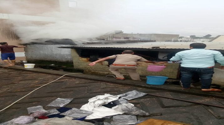 कपड़ों के गोदाम में लगी आग, सारा सामान जलकर हुआ राख 1 Hello Uttarakhand News »