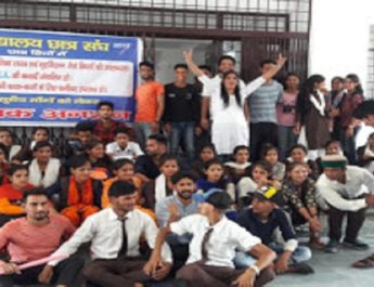 5 दिनों से लगातार अनशन पर बैठे छात्र-छात्राएं, भूख हड़ताल की दी चेतावनी 3 Hello Uttarakhand News »