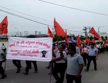 आईटीसी श्रमिको ने किया सडक पर प्रदर्शन 4 Hello Uttarakhand News »