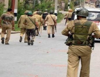 घाटी में आतंकियों के निशाने पर पुलिसकर्मियों के परिवार, अबतक 11 लोगों का अपहरण 3 Hello Uttarakhand News &raquo;