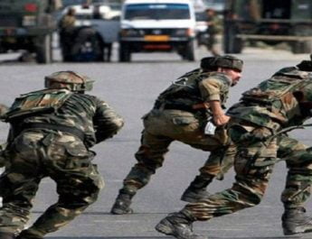 जम्मू-कश्मीर: कुलगाम में छिपे 4 आतंकियों में से 2 ढेर, मुठभेड़ जारी 3 Hello Uttarakhand News »