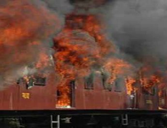 गोधरा रेल अग्निकांड में दो आरोपियों को उम्रकैद, तीन बरी 3 Hello Uttarakhand News »