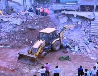 अहमदाबाद में ढही चार मंजिला इमारत, 1 की मौत, बचाव कार्य जारी 4 Hello Uttarakhand News »