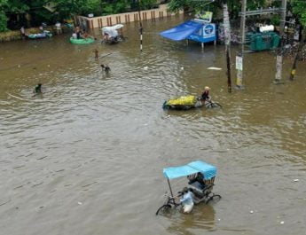 केरल में बाढ़ से भारी तबाही, अबतक 29 लोगों की मौत, 50 हजार से ज्यादा लोग बेघर 4 Hello Uttarakhand News »