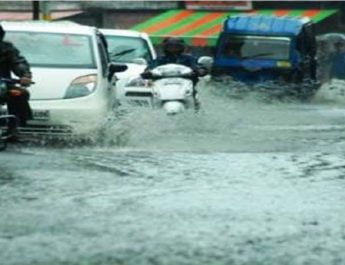 प्रदेश में हो रही लगातार बारिश लोगों के लिए बनी मुसीबत, कई जगहों पर बनी बाढ़ जैसी स्थिति 2 Hello Uttarakhand News »