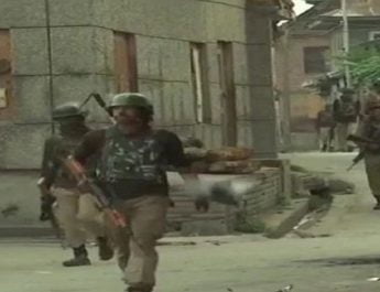 सुरक्षाबलों और आतंकियों के बीच मुठभेड़, 1 जवान शहीद, आतंकियों के दो सहयोगी गिरफ्तार 3 Hello Uttarakhand News »