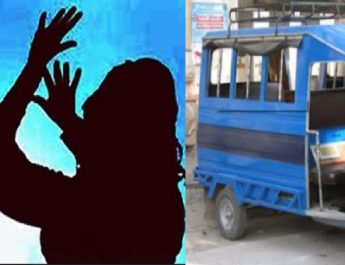 शहर के बीचों बीच चलते विक्रम में महिला से छेड़छाड़, महिला ने विक्रम से लगाई छलांग 4 Hello Uttarakhand News »