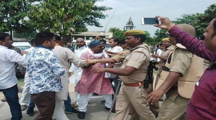 राफेल को लेकर अमेठी में भिड़े कांग्रेस-भाजपा कार्यकर्ता 1 राफेल को लेकर अमेठी में भिड़े कांग्रेस-भाजपा कार्यकर्ता 1 Hello Uttarakhand News »